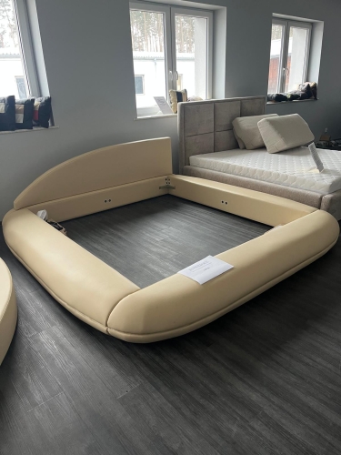 Łózko UFO 180X200 poekspozycyjne , bez stelaża materaca 